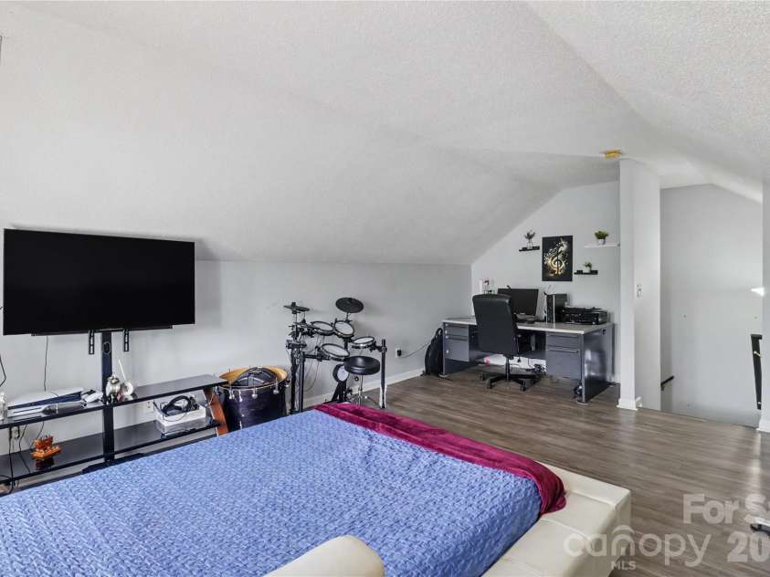 6225 Sid Crane Drive, Charlotte, NC 28216.  MLS# CAR4374536, YatesRealty ID 22078. 