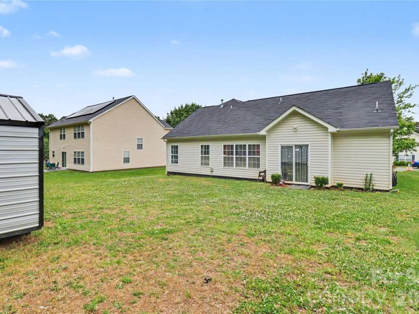 6225 Sid Crane Drive, Charlotte, NC 28216.  MLS# CAR4374536, YatesRealty ID 22078. 