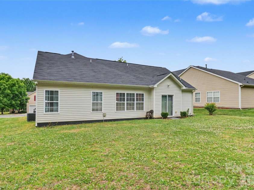 6225 Sid Crane Drive, Charlotte, NC 28216.  MLS# CAR4374536, YatesRealty ID 22078. 