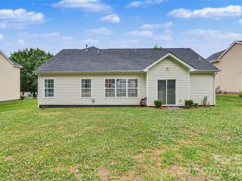 6225 Sid Crane Drive, Charlotte, NC 28216.  MLS# CAR4374536, YatesRealty ID 22078. 