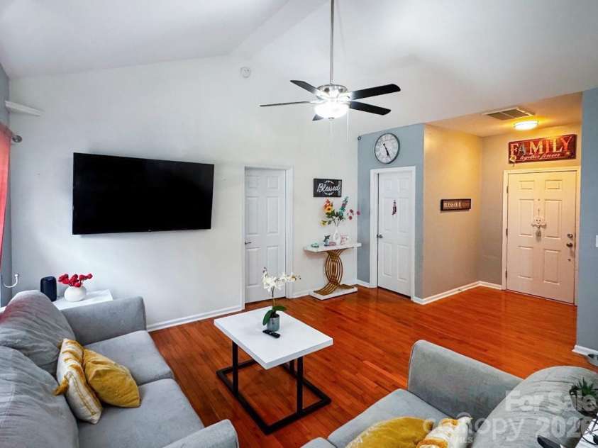 6225 Sid Crane Drive, Charlotte, NC 28216.  MLS# CAR4374536, YatesRealty ID 22078. 