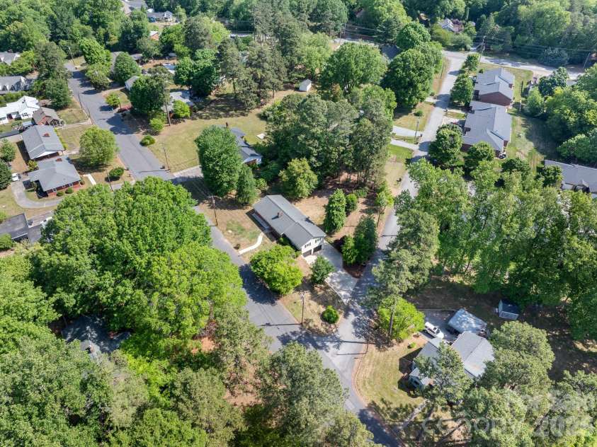 26 Eastside Drive, Lexington, NC 27292.  MLS# CAR4379159, YatesRealty ID 22079. 