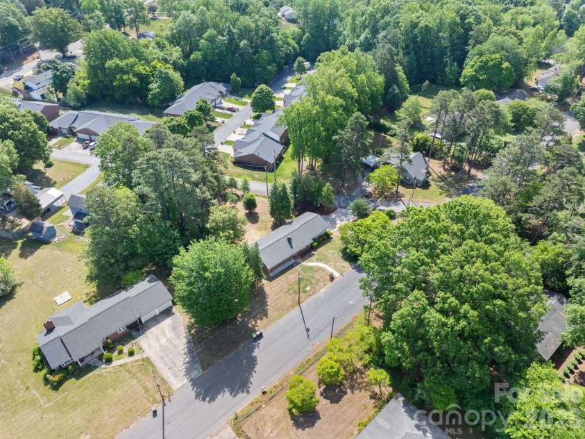 26 Eastside Drive, Lexington, NC 27292.  MLS# CAR4379159, YatesRealty ID 22079. 