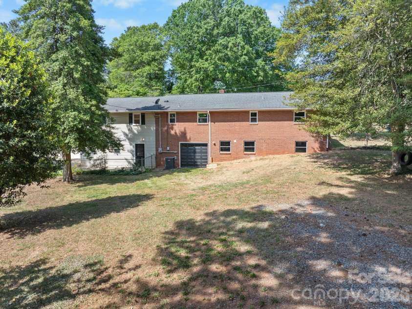 26 Eastside Drive, Lexington, NC 27292.  MLS# CAR4379159, YatesRealty ID 22079. 