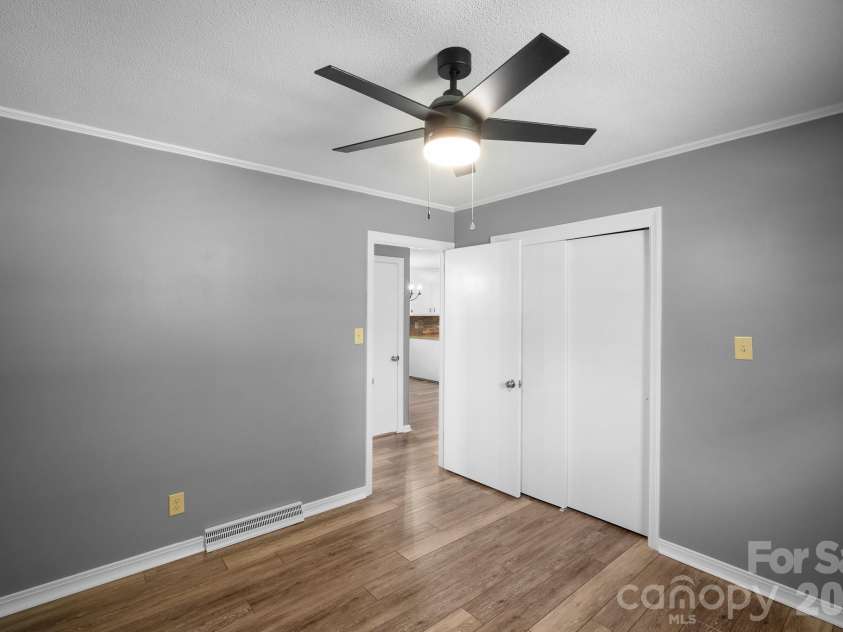 26 Eastside Drive, Lexington, NC 27292.  MLS# CAR4379159, YatesRealty ID 22079. 