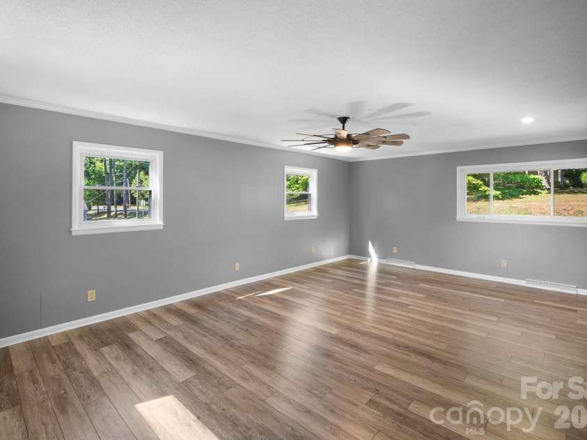 26 Eastside Drive, Lexington, NC 27292.  MLS# CAR4379159, YatesRealty ID 22079. 