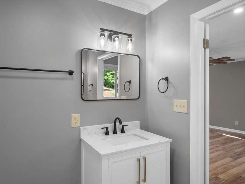 26 Eastside Drive, Lexington, NC 27292.  MLS# CAR4379159, YatesRealty ID 22079. 