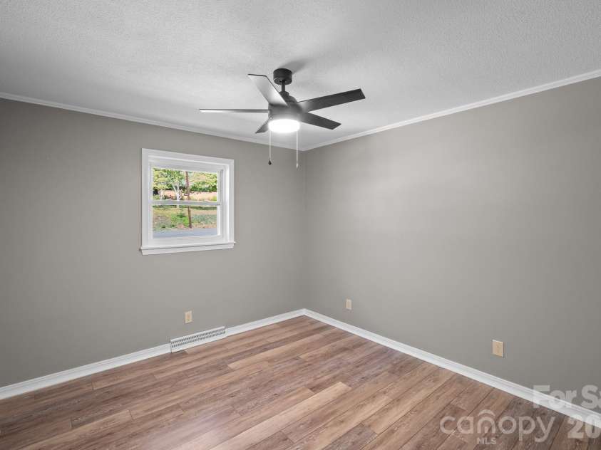 26 Eastside Drive, Lexington, NC 27292.  MLS# CAR4379159, YatesRealty ID 22079. 
