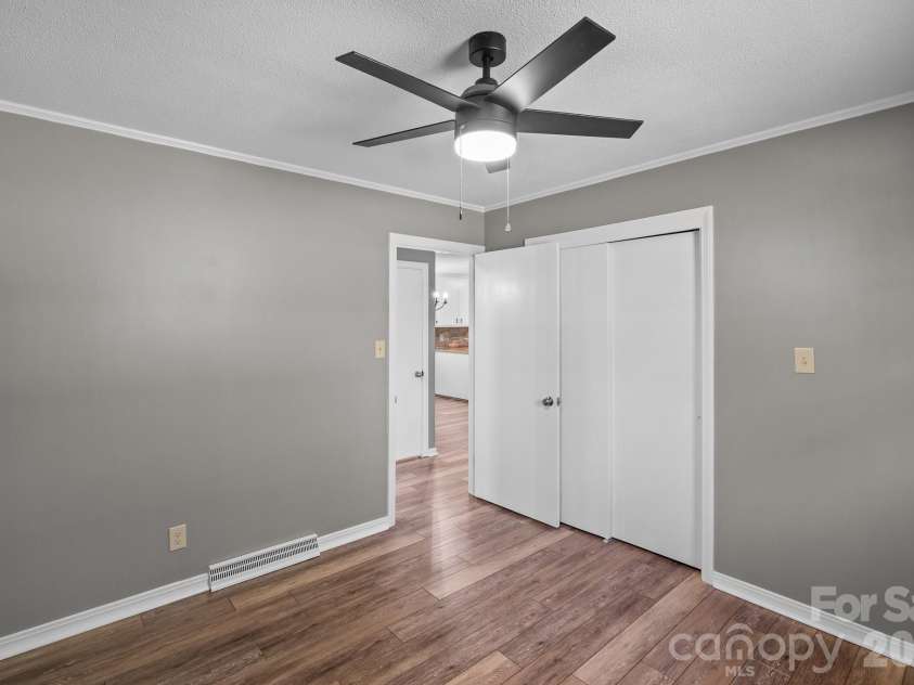 26 Eastside Drive, Lexington, NC 27292.  MLS# CAR4379159, YatesRealty ID 22079. 