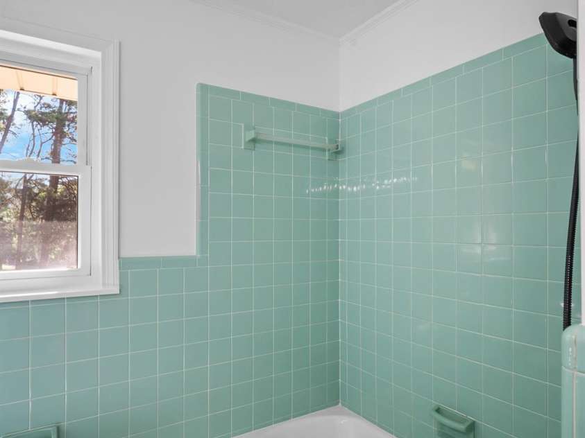 26 Eastside Drive, Lexington, NC 27292.  MLS# CAR4379159, YatesRealty ID 22079. 