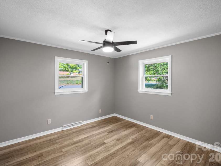 26 Eastside Drive, Lexington, NC 27292.  MLS# CAR4379159, YatesRealty ID 22079. 