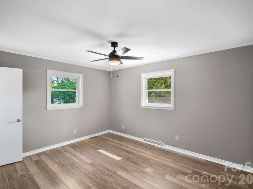 26 Eastside Drive, Lexington, NC 27292.  MLS# CAR4379159, YatesRealty ID 22079. 