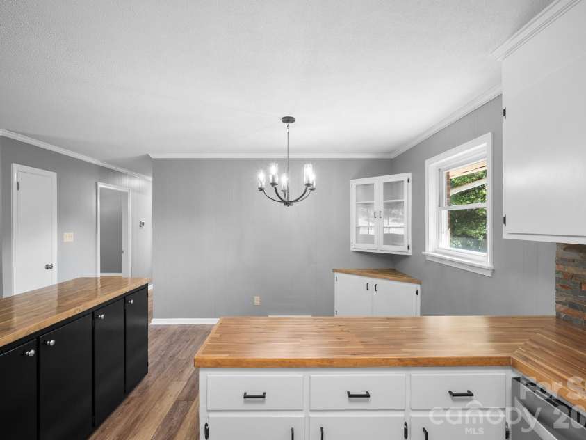 26 Eastside Drive, Lexington, NC 27292.  MLS# CAR4379159, YatesRealty ID 22079. 