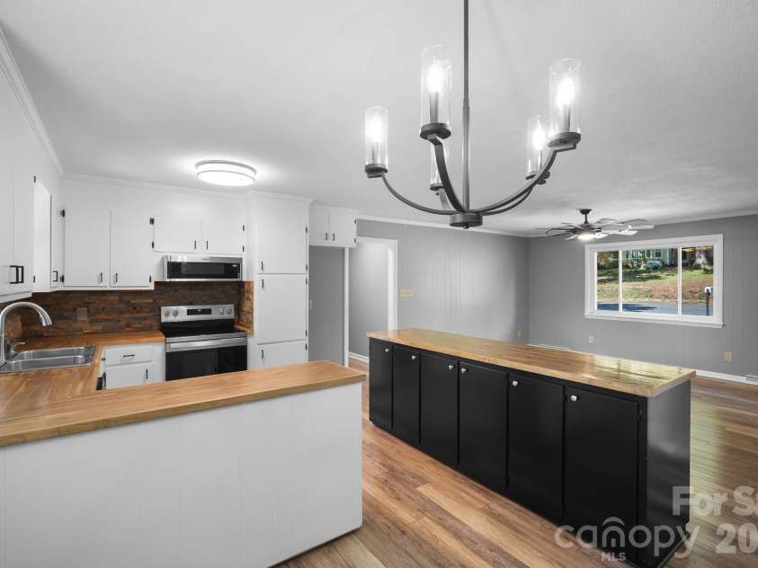 26 Eastside Drive, Lexington, NC 27292.  MLS# CAR4379159, YatesRealty ID 22079. 