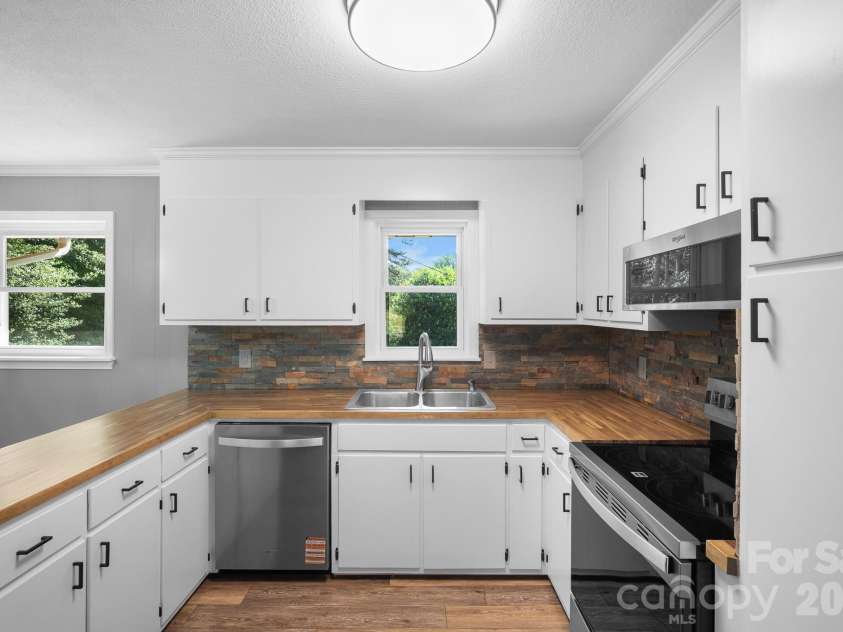 26 Eastside Drive, Lexington, NC 27292.  MLS# CAR4379159, YatesRealty ID 22079. 