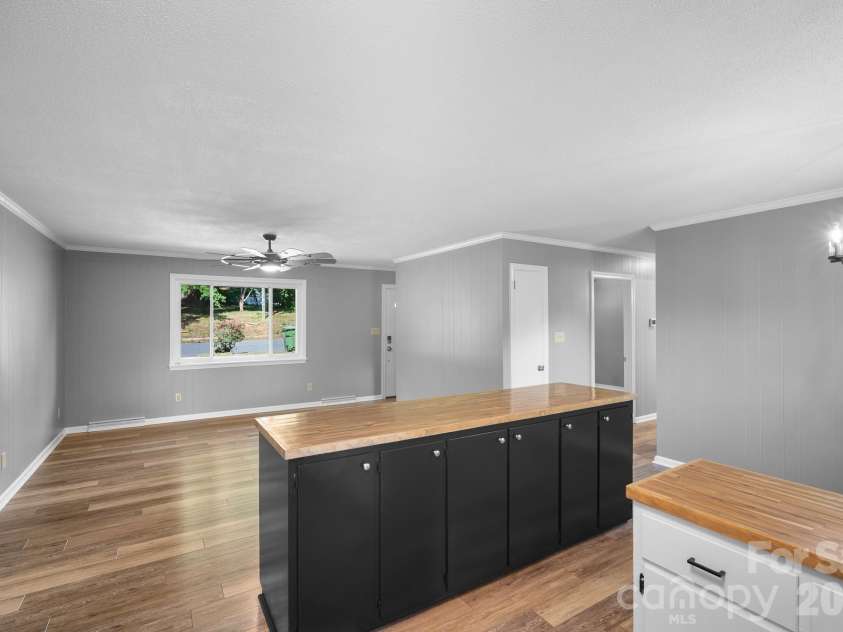 26 Eastside Drive, Lexington, NC 27292.  MLS# CAR4379159, YatesRealty ID 22079. 
