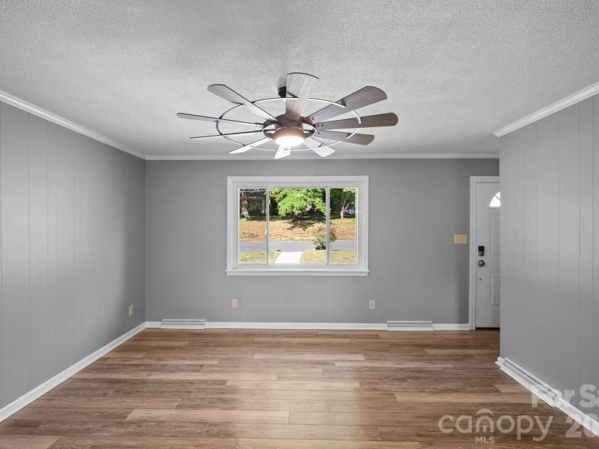 26 Eastside Drive, Lexington, NC 27292.  MLS# CAR4379159, YatesRealty ID 22079. 