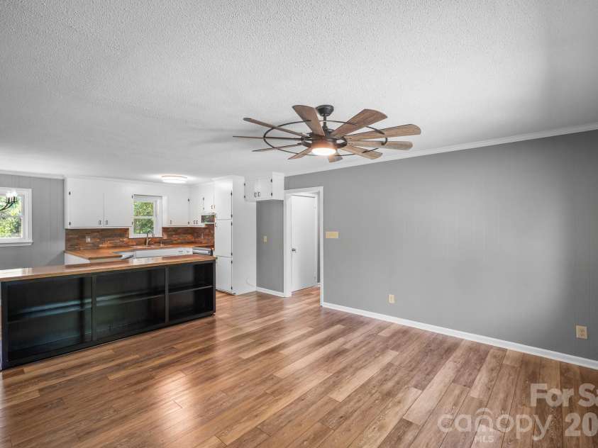 26 Eastside Drive, Lexington, NC 27292.  MLS# CAR4379159, YatesRealty ID 22079. 