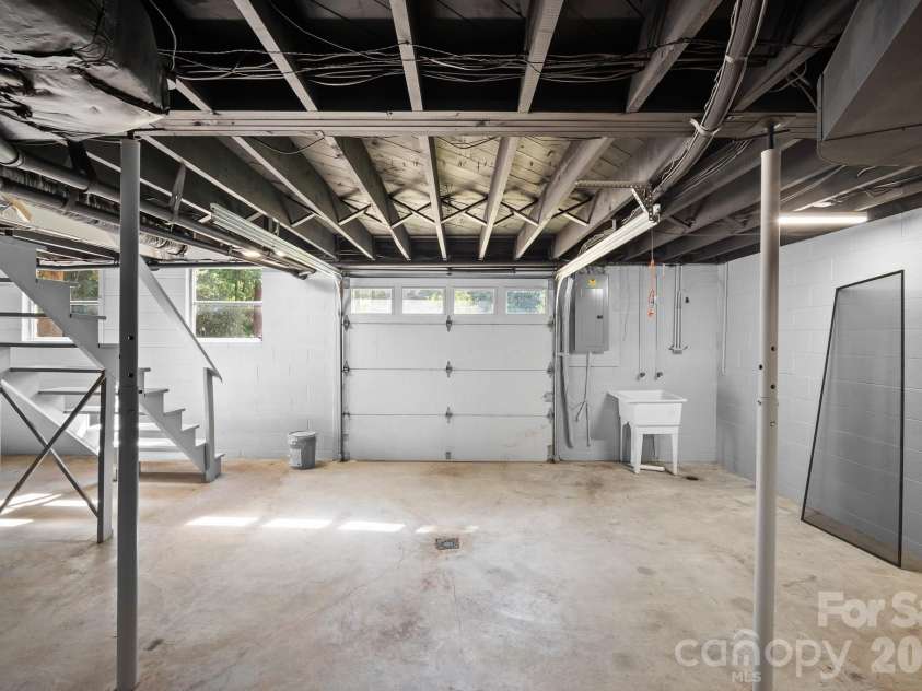 26 Eastside Drive, Lexington, NC 27292.  MLS# CAR4379159, YatesRealty ID 22079. 