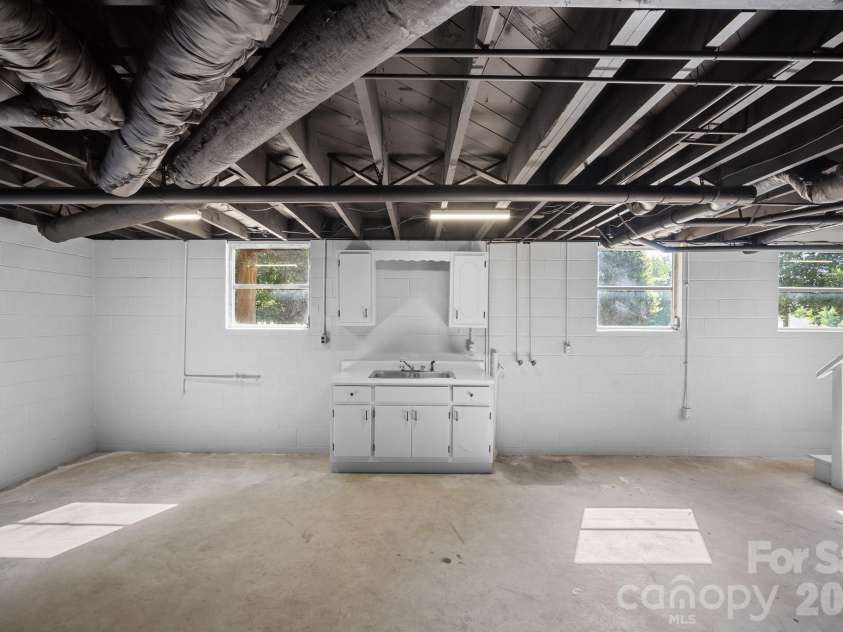 26 Eastside Drive, Lexington, NC 27292.  MLS# CAR4379159, YatesRealty ID 22079. 