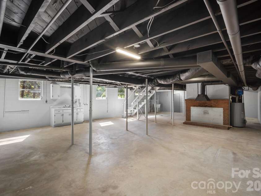 26 Eastside Drive, Lexington, NC 27292.  MLS# CAR4379159, YatesRealty ID 22079. 