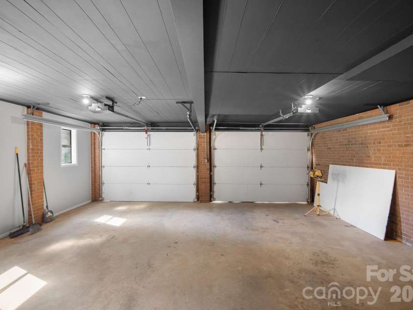 26 Eastside Drive, Lexington, NC 27292.  MLS# CAR4379159, YatesRealty ID 22079. 