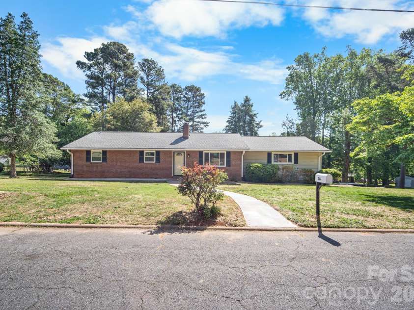 26 Eastside Drive, Lexington, NC 27292.  MLS# CAR4379159, YatesRealty ID 22079. 