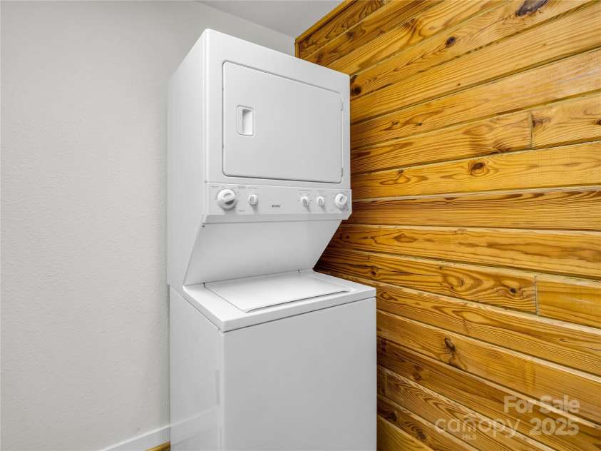 134 Raleigh Drive, Lake Lure, NC 28746.  MLS# CAR4320542, YatesRealty ID 2208. Main Floor Primary Closet Laundry