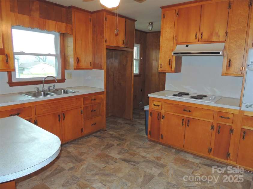 200 Allen Loop Road, Rutherfordton, NC 28139.  MLS# CAR4211065, YatesRealty ID 2208. Kitchen