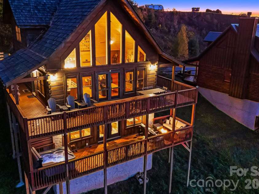 121 Scenic Wolf Drive, Mars Hill, NC 28754.  MLS# CAR4372121, YatesRealty ID 22080. 