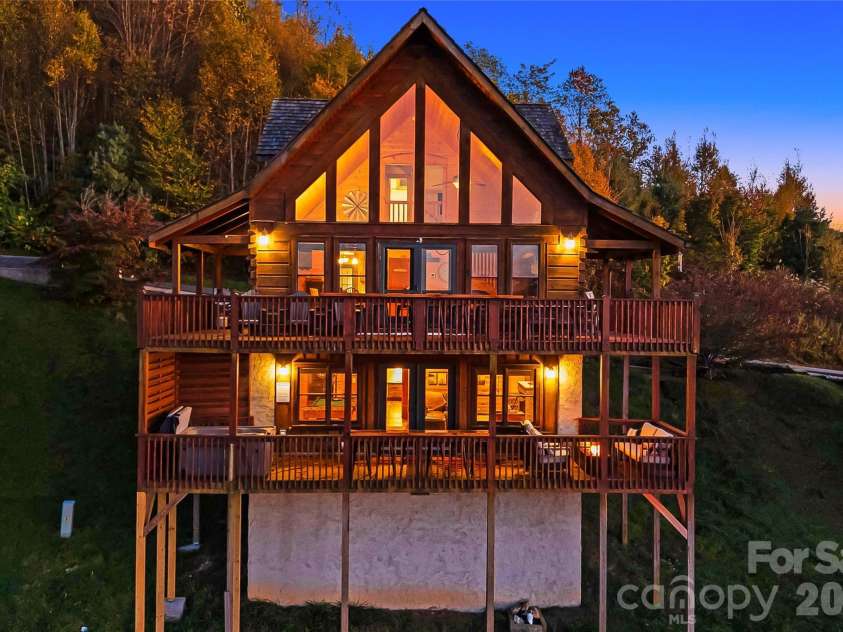 121 Scenic Wolf Drive, Mars Hill, NC 28754.  MLS# CAR4372121, YatesRealty ID 22080. 