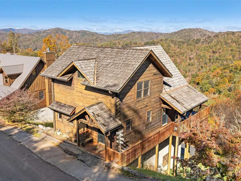 121 Scenic Wolf Drive, Mars Hill, NC 28754.  MLS# CAR4372121, YatesRealty ID 22080. 