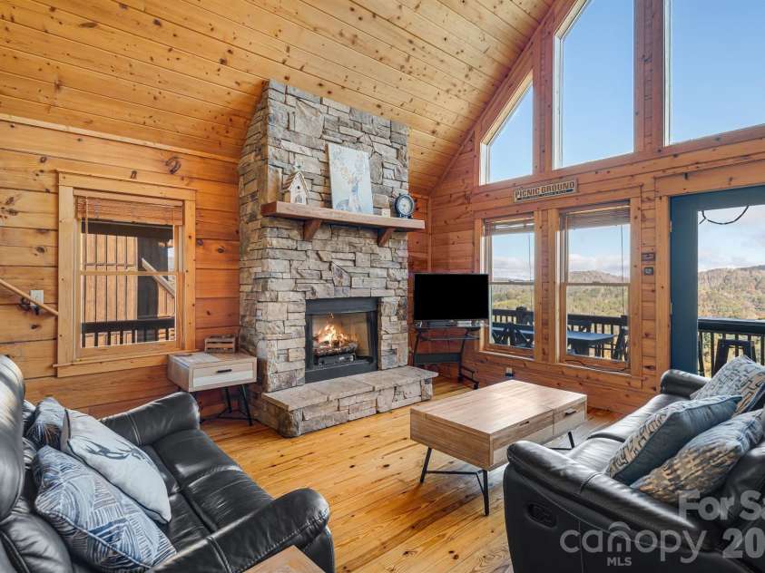 121 Scenic Wolf Drive, Mars Hill, NC 28754.  MLS# CAR4372121, YatesRealty ID 22080. 