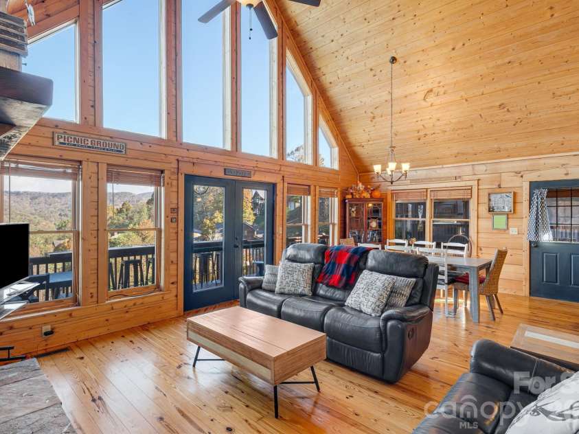 121 Scenic Wolf Drive, Mars Hill, NC 28754.  MLS# CAR4372121, YatesRealty ID 22080. 