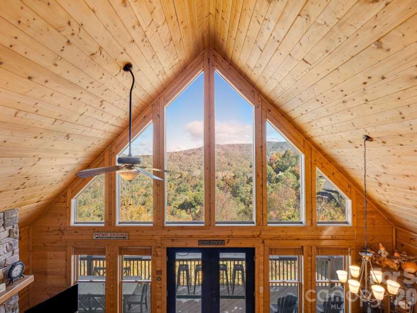 121 Scenic Wolf Drive, Mars Hill, NC 28754.  MLS# CAR4372121, YatesRealty ID 22080. 