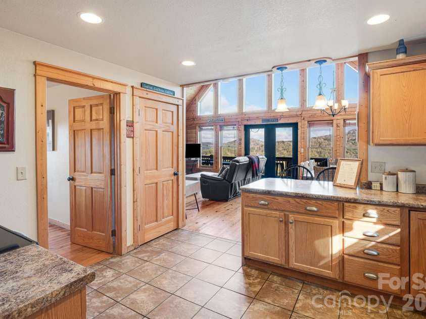 121 Scenic Wolf Drive, Mars Hill, NC 28754.  MLS# CAR4372121, YatesRealty ID 22080. 