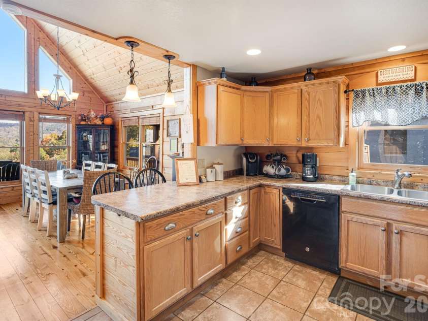 121 Scenic Wolf Drive, Mars Hill, NC 28754.  MLS# CAR4372121, YatesRealty ID 22080. 