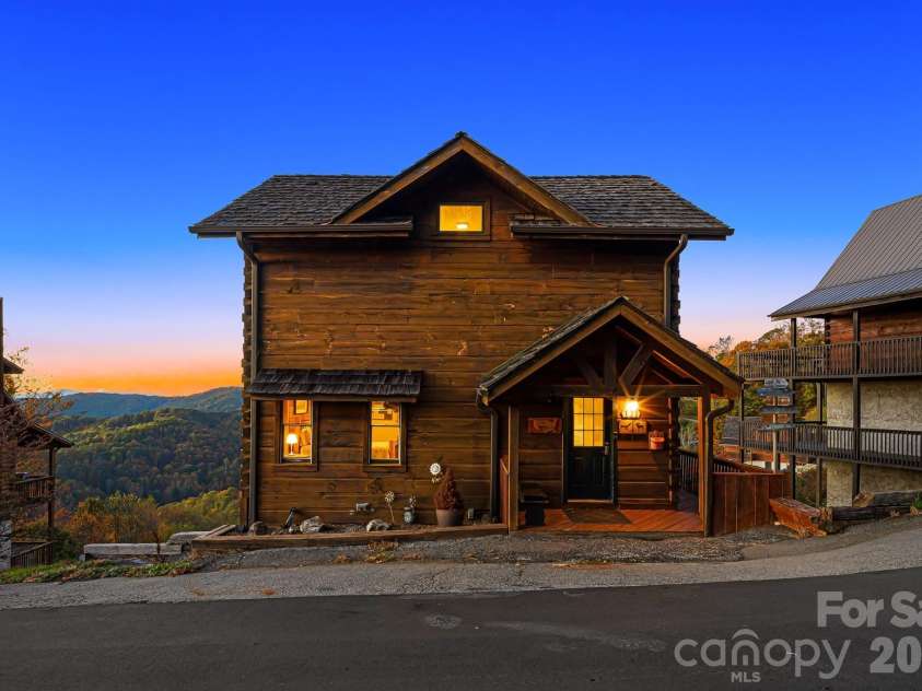 121 Scenic Wolf Drive, Mars Hill, NC 28754.  MLS# CAR4372121, YatesRealty ID 22080. 