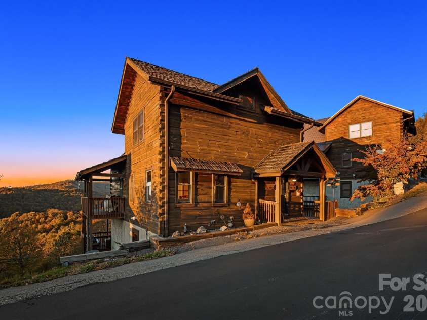 121 Scenic Wolf Drive, Mars Hill, NC 28754.  MLS# CAR4372121, YatesRealty ID 22080. 