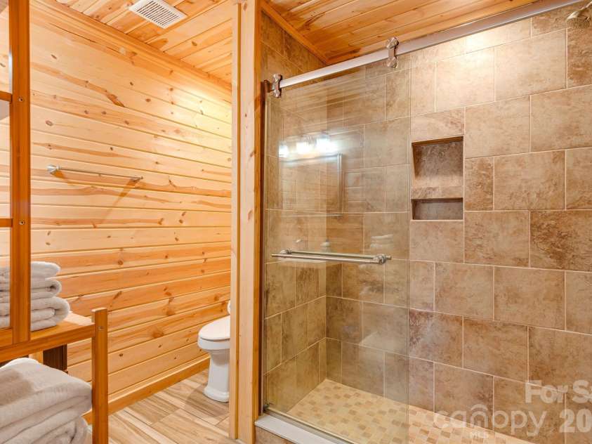 121 Scenic Wolf Drive, Mars Hill, NC 28754.  MLS# CAR4372121, YatesRealty ID 22080. Lower level on-suite