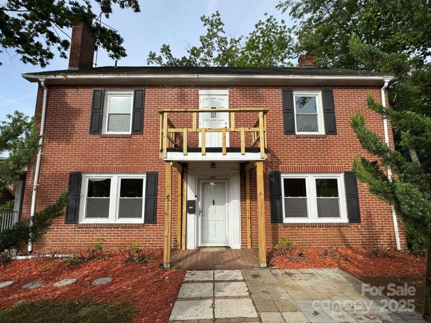 207 Ridge Street, Lenoir, NC 28645.  MLS# CAR4260016, YatesRealty ID 22080. 