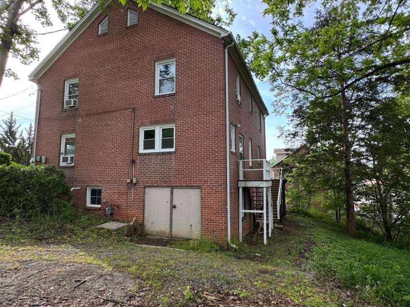 207 Ridge Street, Lenoir, NC 28645.  MLS# CAR4260016, YatesRealty ID 22080. 