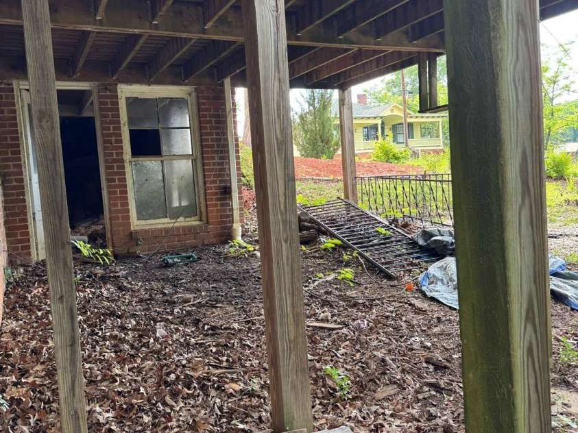 207 Ridge Street, Lenoir, NC 28645.  MLS# CAR4260016, YatesRealty ID 22080. 