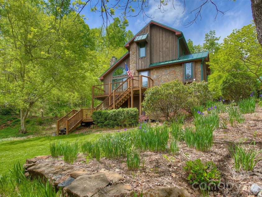 262 Azalea Hills Lane, Spruce Pine, NC 28777.  MLS# CAR4379987, YatesRealty ID 22081. 