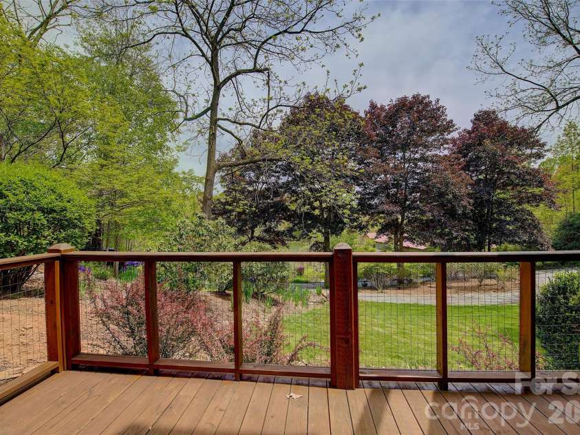 262 Azalea Hills Lane, Spruce Pine, NC 28777.  MLS# CAR4379987, YatesRealty ID 22081. 