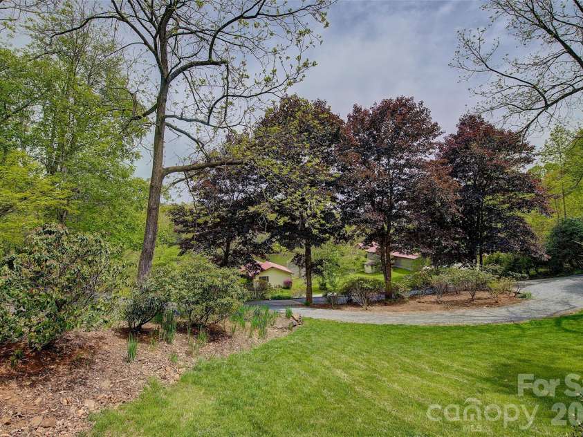 262 Azalea Hills Lane, Spruce Pine, NC 28777.  MLS# CAR4379987, YatesRealty ID 22081. 