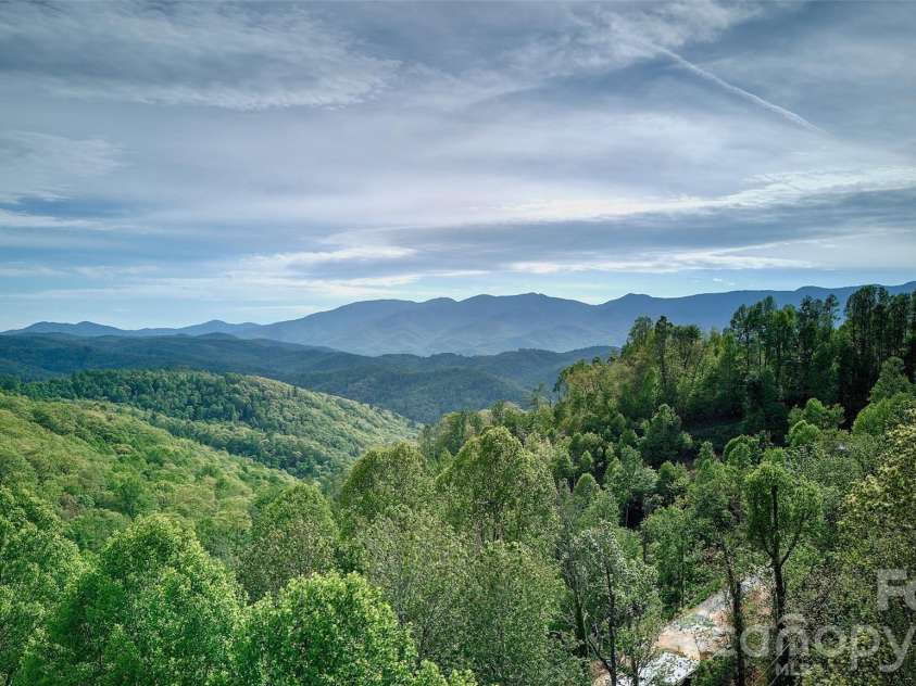 262 Azalea Hills Lane, Spruce Pine, NC 28777.  MLS# CAR4379987, YatesRealty ID 22081. 
