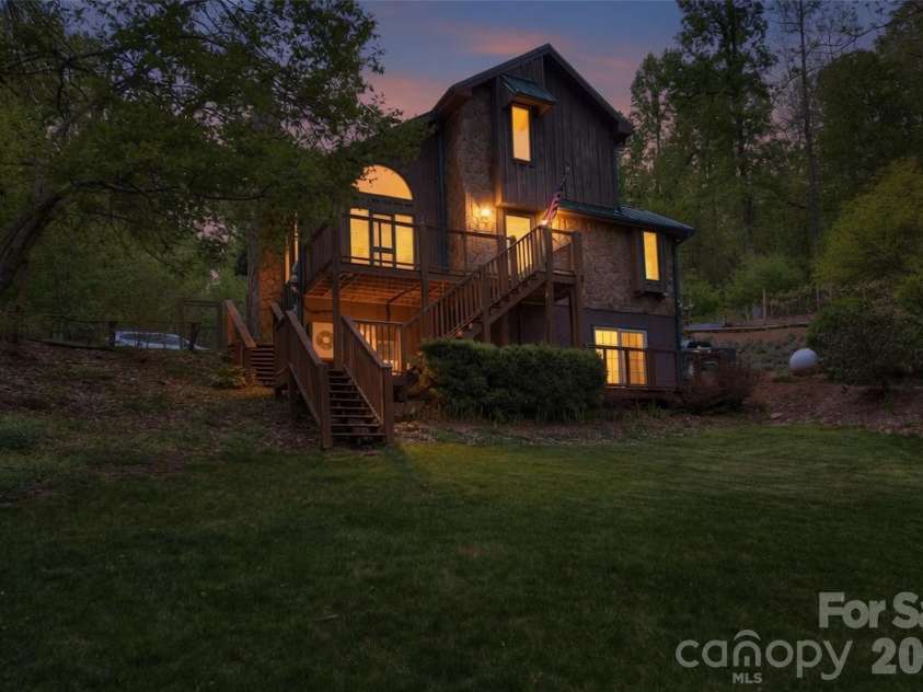 262 Azalea Hills Lane, Spruce Pine, NC 28777.  MLS# CAR4379987, YatesRealty ID 22081. 