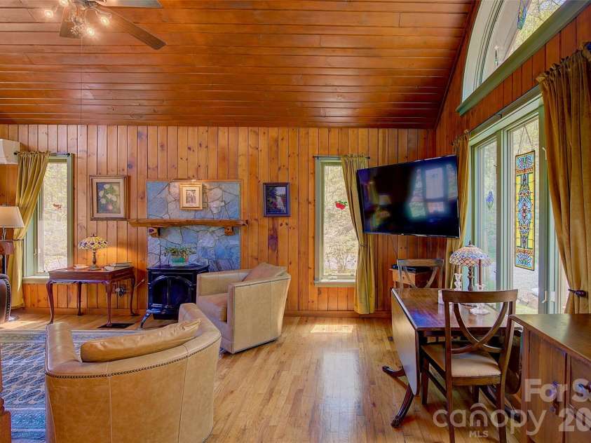 262 Azalea Hills Lane, Spruce Pine, NC 28777.  MLS# CAR4379987, YatesRealty ID 22081. 