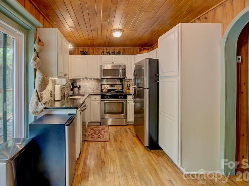 262 Azalea Hills Lane, Spruce Pine, NC 28777.  MLS# CAR4379987, YatesRealty ID 22081. 